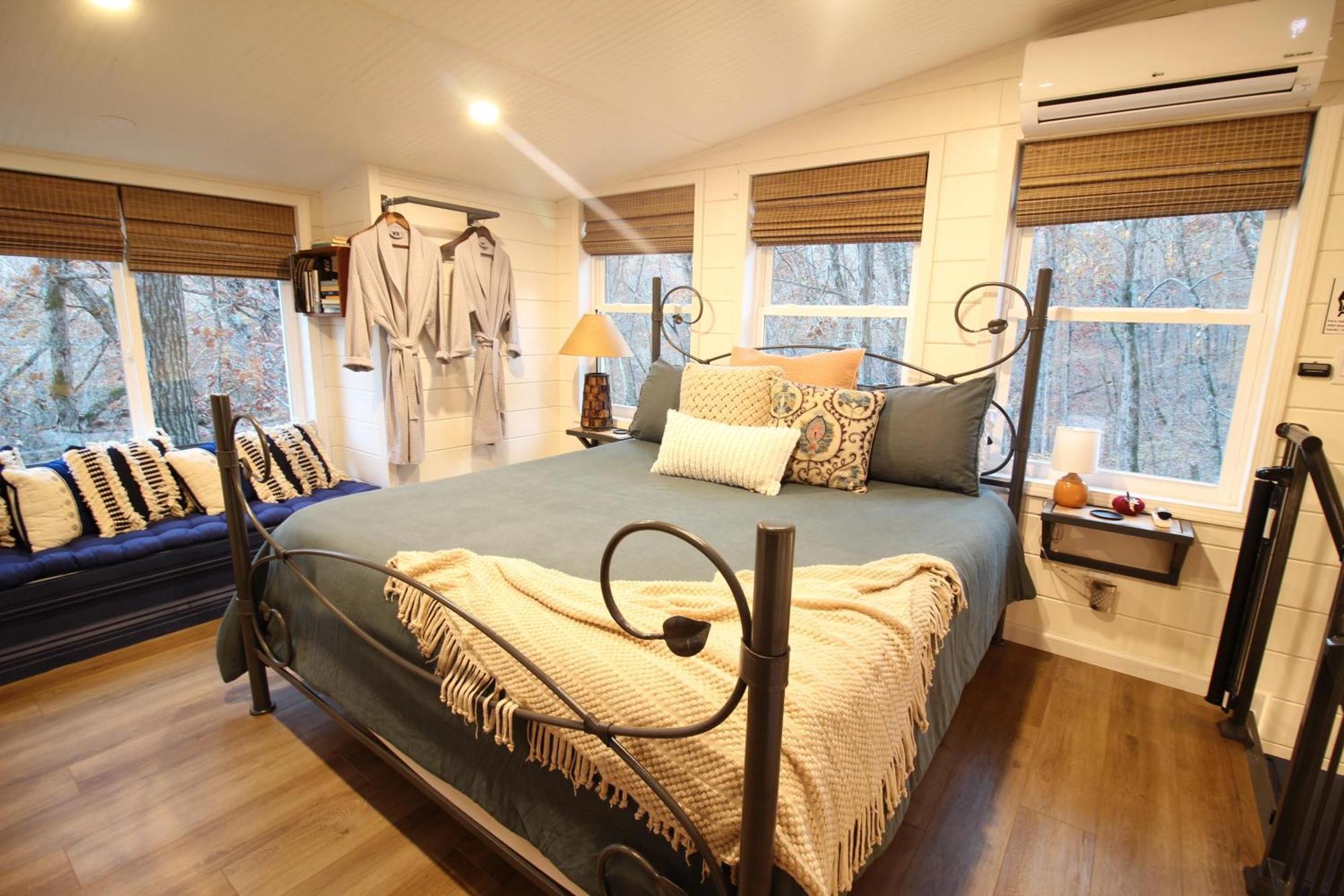 Secluded Treehouse In The Woods - Tree Hugger Hideaway Villa Branson Kültér fotó